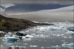 des_icebergs_se_detachent_du_glacier_islandais_vatb